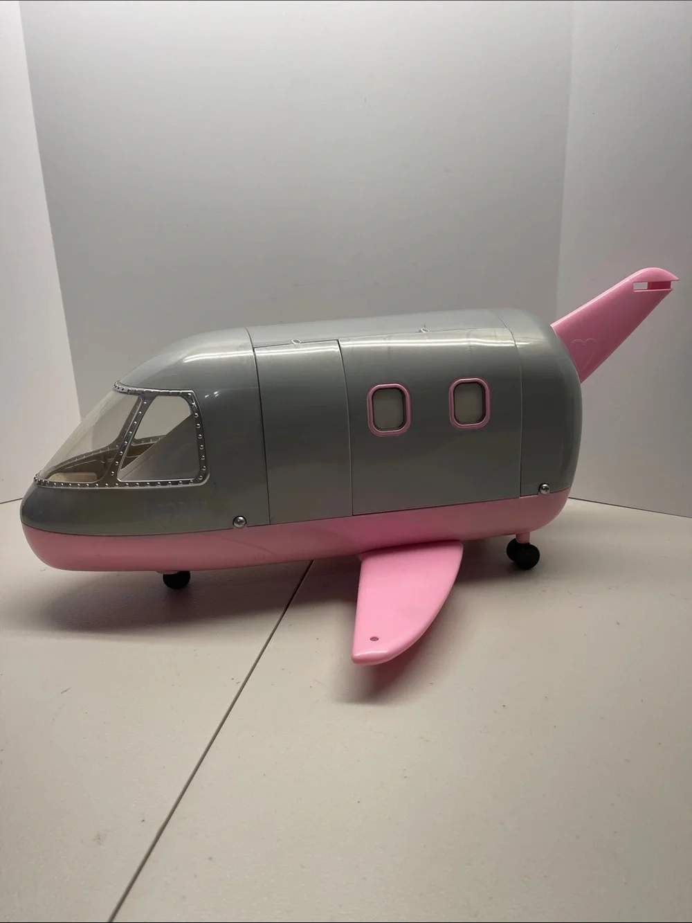 Lori luxury jets. Has some scratches. Noise is working